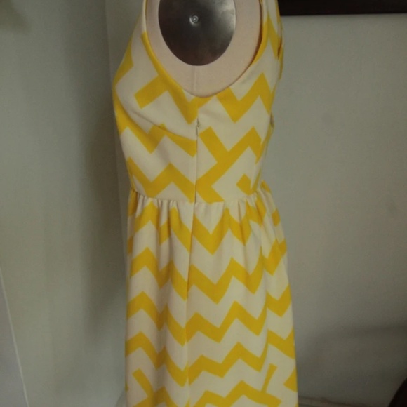 NWTJulie Brown Gabrielle Lemonade Yellow White Chevron Dress - Picture 3 of 5